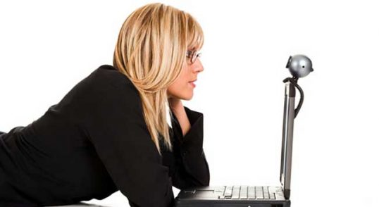 Mulher em site de encontros