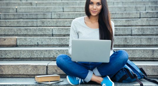 Como encontrar pessoas reais nos sites de relacionamentos