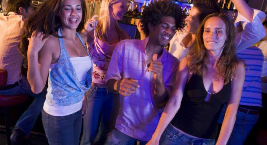 Guia completo para conhecer pessoas novas